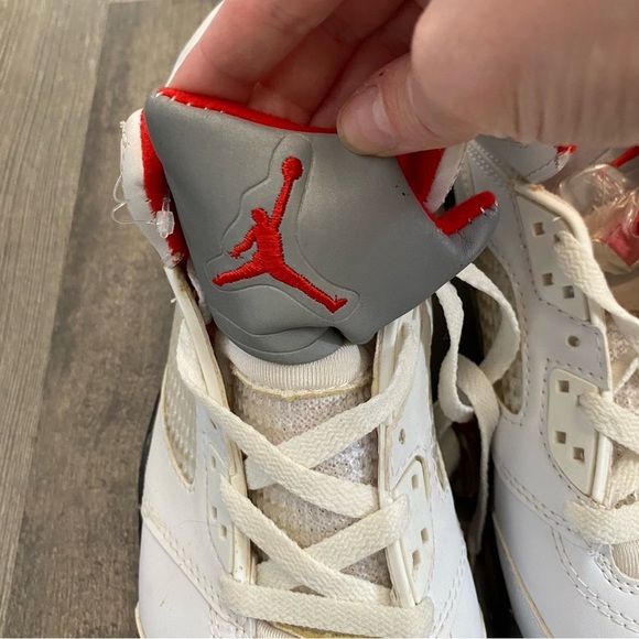 Nike Hi Top Air Jordan Fire Red Retro 2000’s 10 Men’s Sneakers - Picture 2 of 7